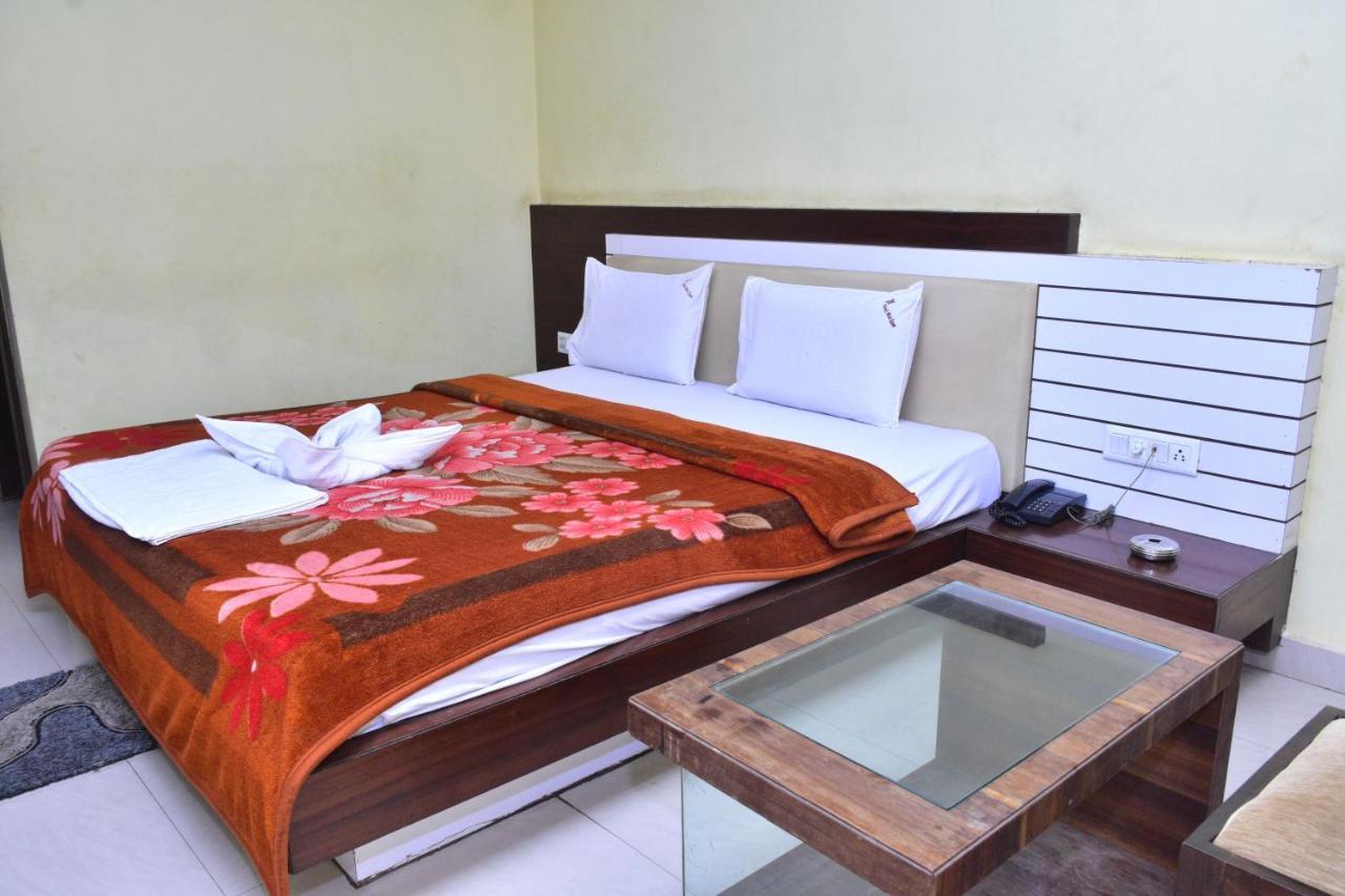 Hotel Mid East Haridaspur Ngoại thất bức ảnh