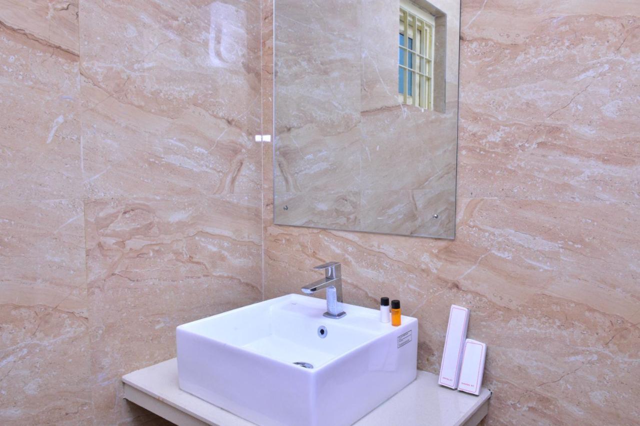 Hotel Mid East Haridaspur Ngoại thất bức ảnh