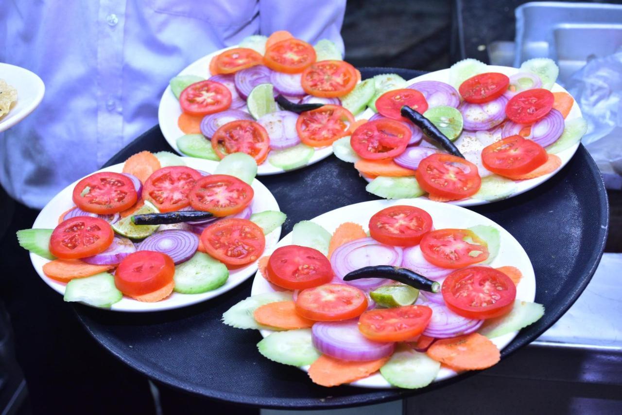 Hotel Mid East Haridaspur Ngoại thất bức ảnh