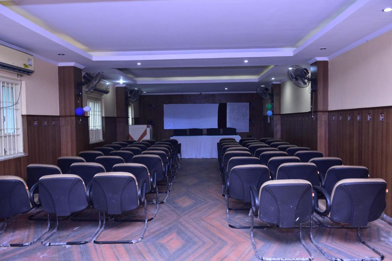 Hotel Mid East Haridaspur Ngoại thất bức ảnh