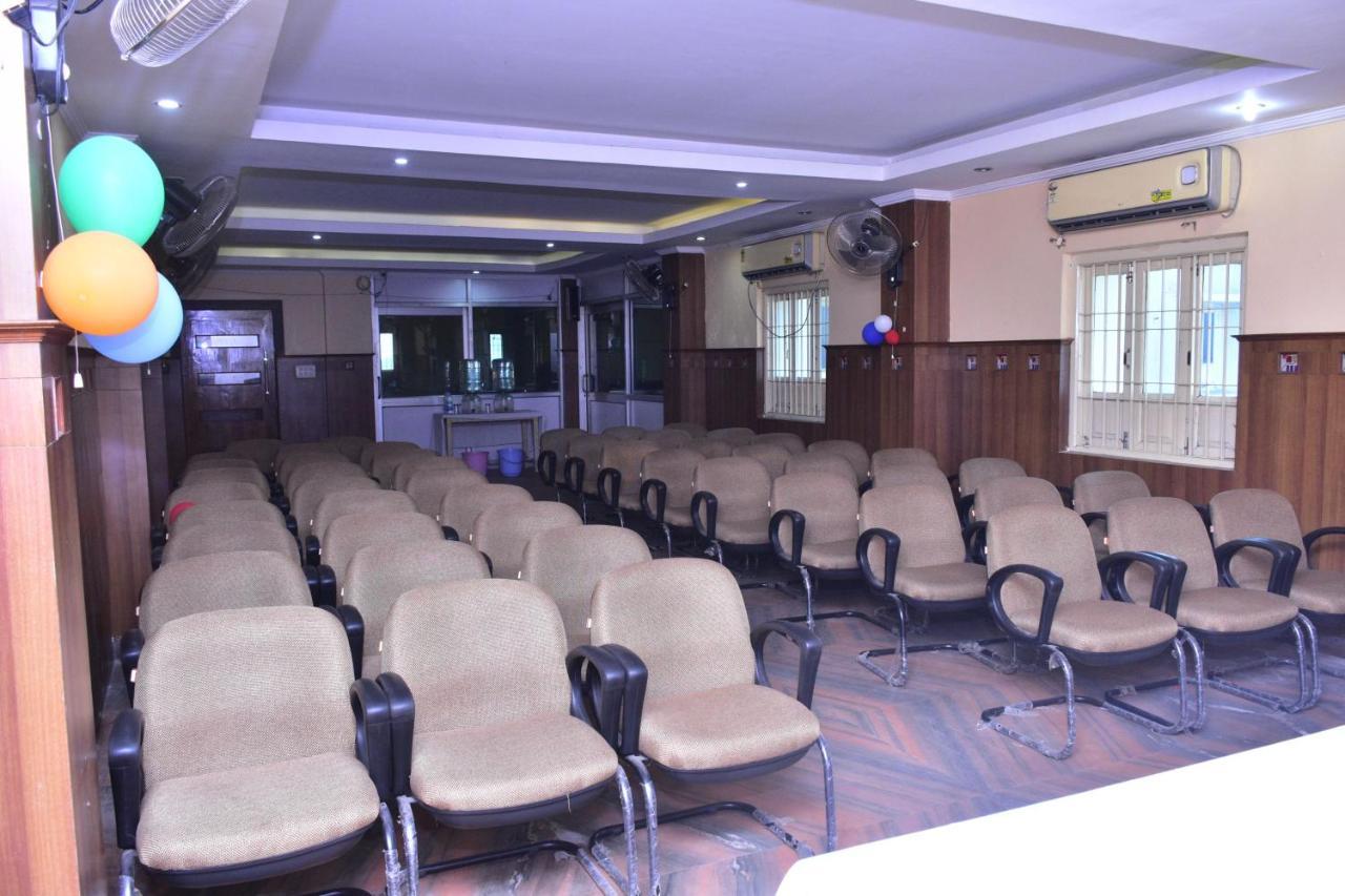 Hotel Mid East Haridaspur Ngoại thất bức ảnh