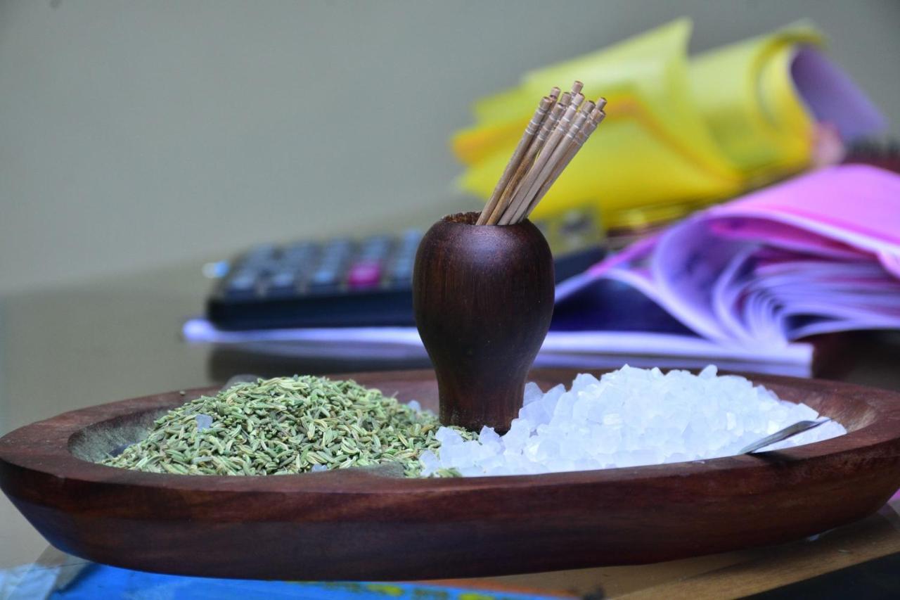 Hotel Mid East Haridaspur Ngoại thất bức ảnh