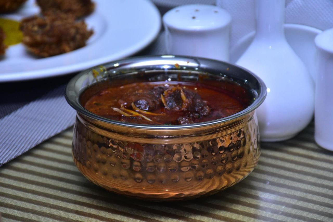 Hotel Mid East Haridaspur Ngoại thất bức ảnh