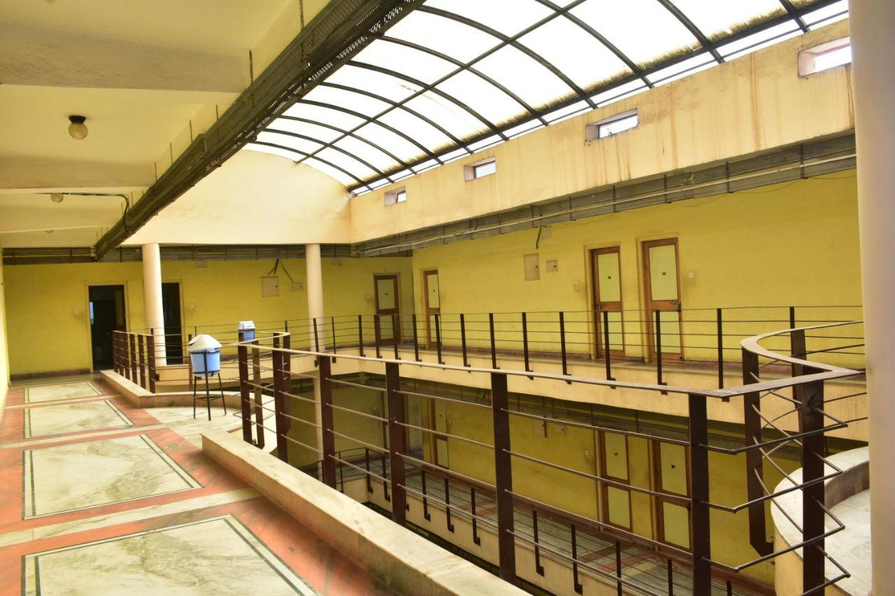 Hotel Mid East Haridaspur Ngoại thất bức ảnh