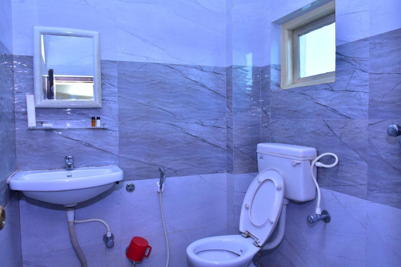 Hotel Mid East Haridaspur Ngoại thất bức ảnh