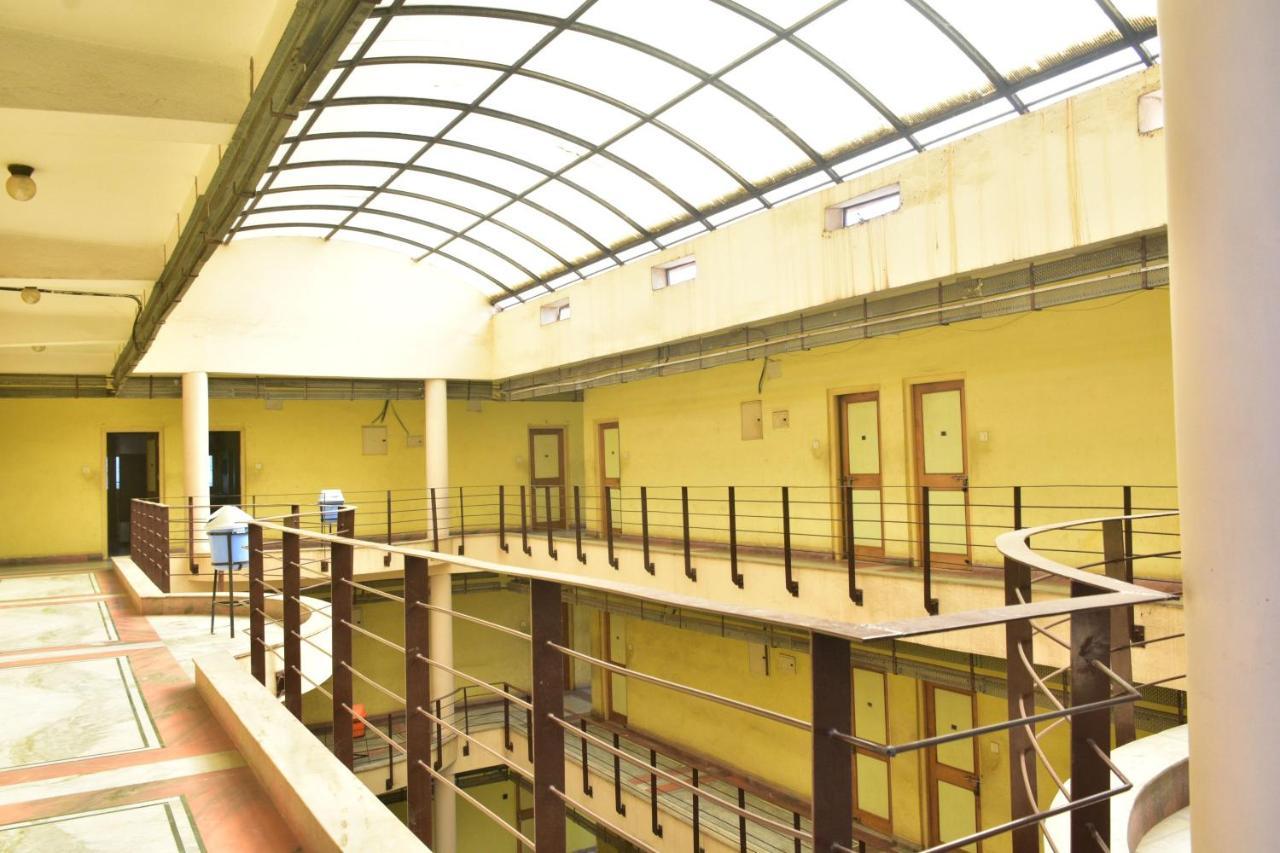 Hotel Mid East Haridaspur Ngoại thất bức ảnh