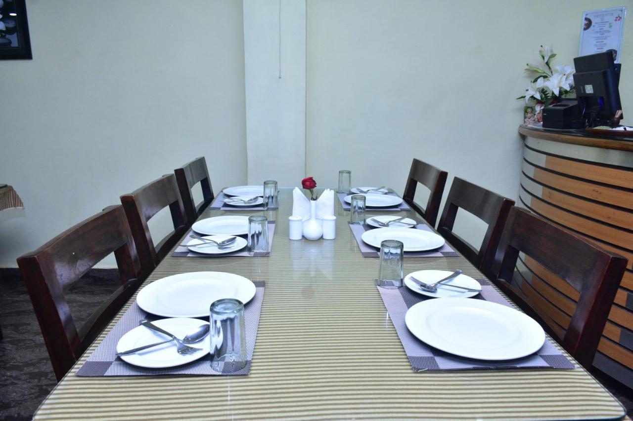 Hotel Mid East Haridaspur Ngoại thất bức ảnh